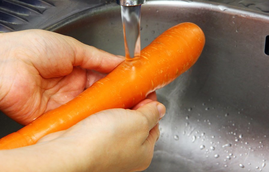 Моет морковь